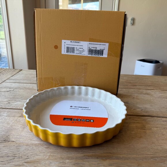 NEWLe Creuset Stoneware Fluted Flan/Pie/Tarte Baking Dish 11" 2.1L Nectar Yellow